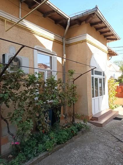 Casă cu 5 camere în Central