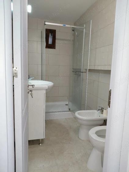 Apartament cu 3 camere decomandat în 1 Decembrie
