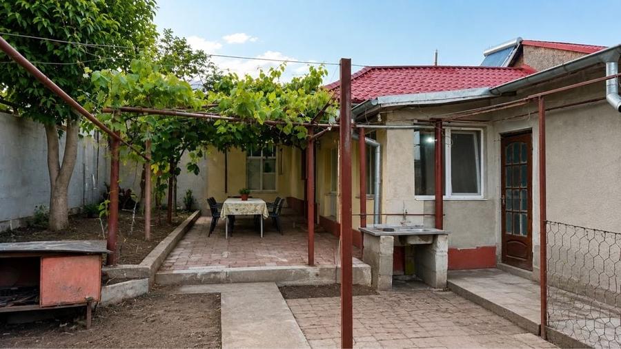 Casă cu 4 camere în Central