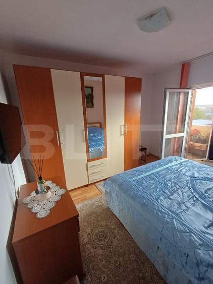 Apartament cu 3 camere semidecomandat, mobilat în Central