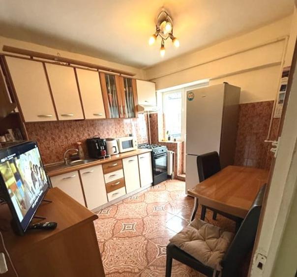 Apartament cu 5 camere decomandat, mobilat în Central