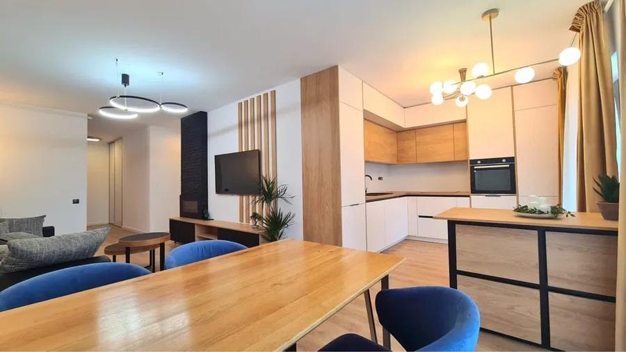 Apartament cu 3 camere semidecomandat, mobilat în Zorilor