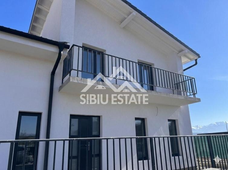Duplex cu 4 camere cu Canalizare în Mohu