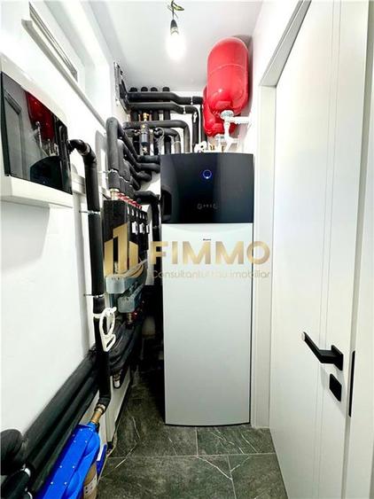 Birou, de 270 mp, în Central