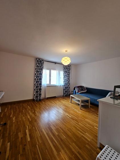 Apartament cu 3 camere decomandat, mobilat în Nerva Traian