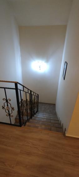 Casă cu 5 camere cu Teren 468 Mp în Lazu