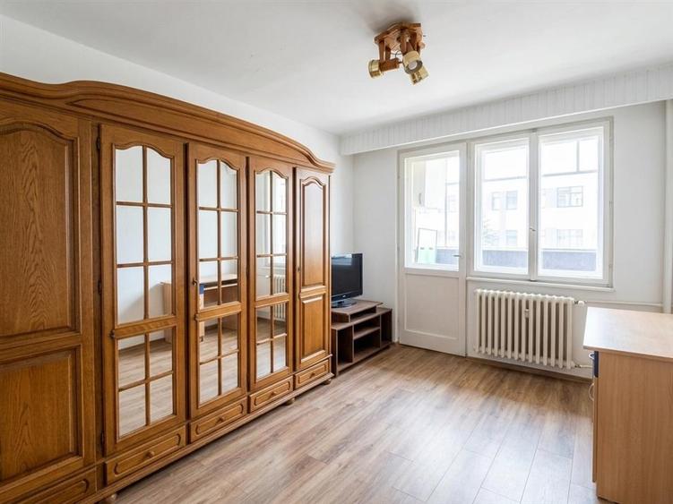 Apartament cu 3 camere decomandat în Cetății
