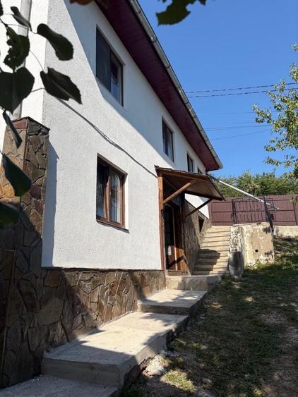 Casă cu 4 camere în Șotrile