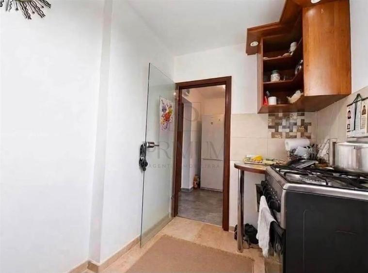 Apartament cu 2 camere semidecomandat, mobilat în Brâncoveanu