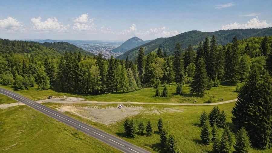 Teren Construcții intravilan de 10448 mp, în Poiana Brașov