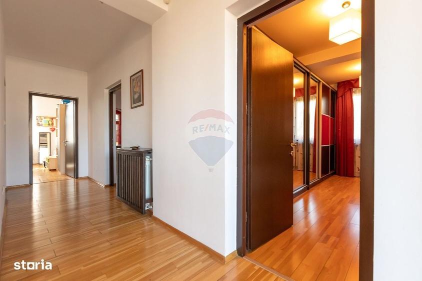 Casă cu 4 camere cu Teren 1617 Mp în Central