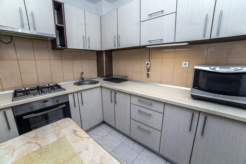 Apartament cu 3 camere semidecomandat, mobilat în Crângași