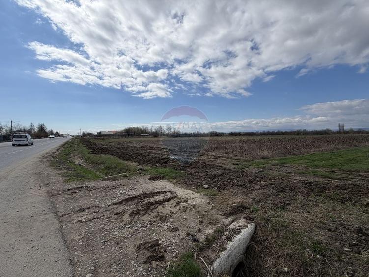 Teren agricol intravilan de 9431 mp, în Bizighești