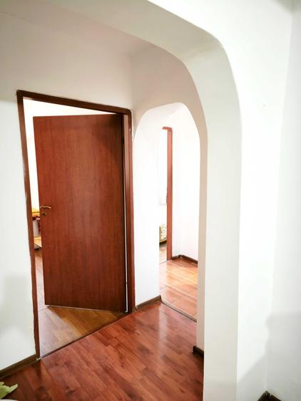 Apartament cu 3 camere decomandat în Crihala