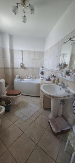 Casă cu 6 camere cu Teren 159 Mp în Andronache