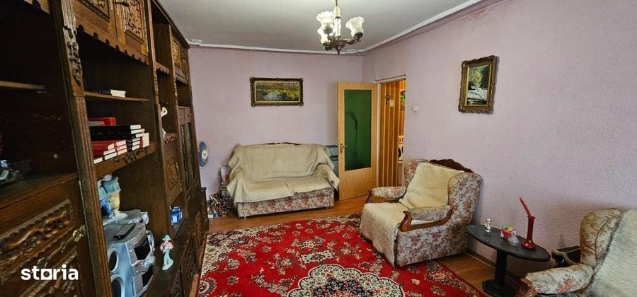 Apartament cu 3 camere decomandat în Sud