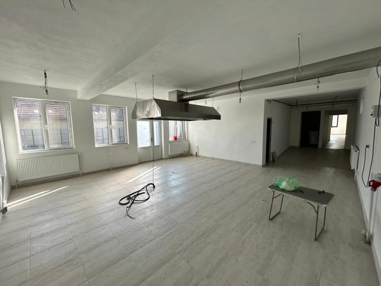 Spațiu comercial, de 310 mp, în Florești