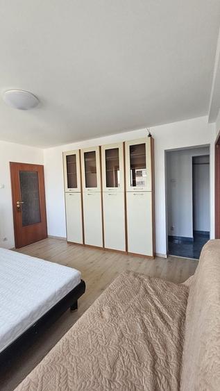 Apartament cu 3 camere decomandat, mobilat în Basarab