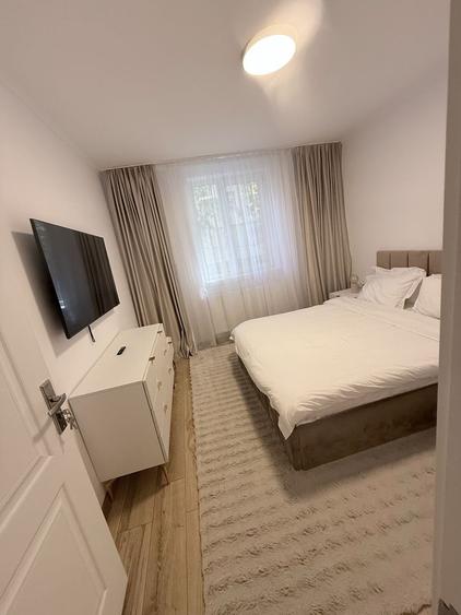 Apartament cu 3 camere decomandat în Calea București