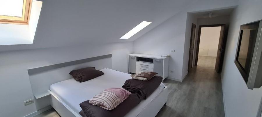 Apartament cu 3 camere semidecomandat, mobilat în Giroc