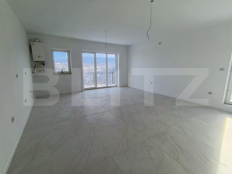 Apartament cu 4 camere semidecomandat în Exterior Sud