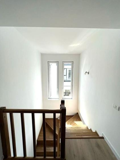 Duplex cu 4 camere cu Canalizare în Sud-Est