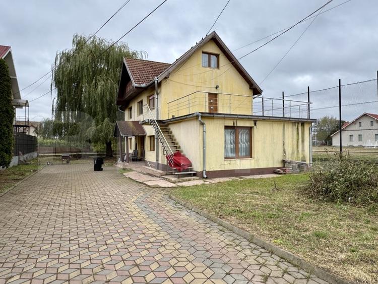 Casă individuală cu 6 camere cu Canalizare în Mureșeni