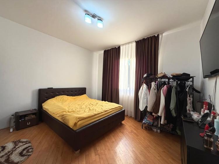 Duplex cu 8 camere cu Piscina în Cetate