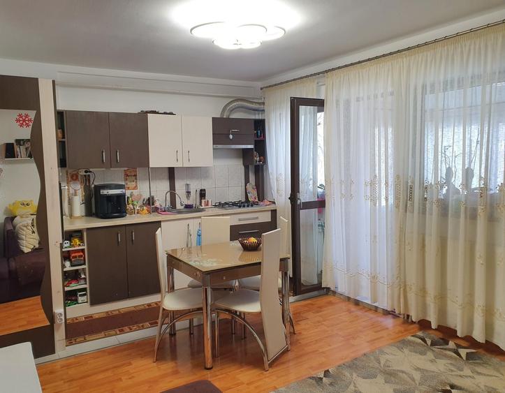 Apartament cu 3 camere decomandat în Central