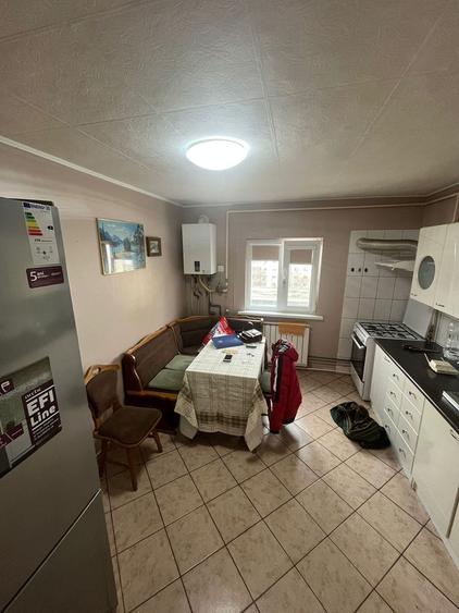 Apartament cu 3 camere decomandat, mobilat în Faleza Nord