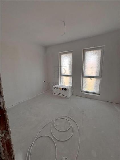 Duplex cu 5 camere cu Canalizare în Moșnița Nouă