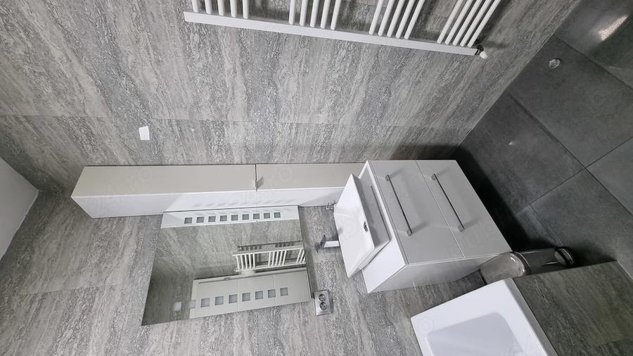 Apartament cu 3 camere decomandat în Florești