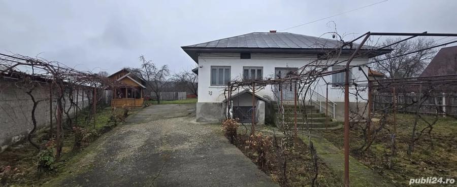 Casă cu Teren 6330 Mp în Poienari
