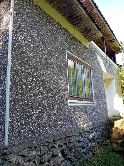 Casă cu 4 camere cu Teren 1000 Mp în Săliștea