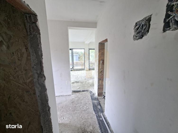 Casă cu 4 camere decomandat în Central