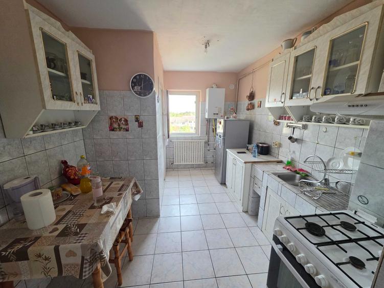 Apartament cu 3 camere decomandat în Central