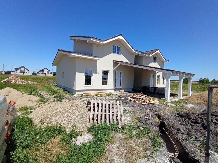 Duplex cu 4 camere cu Canalizare în Sânandrei