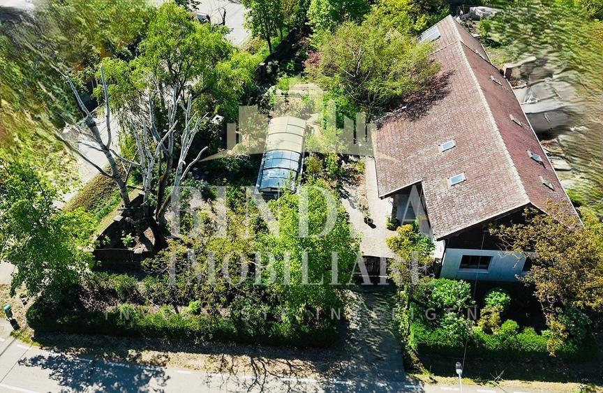 Casă individuală cu 8 camere cu Canalizare în Giarmata