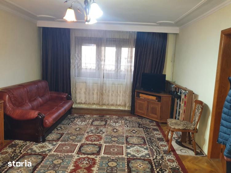 Casă cu 5 camere cu Teren 520 Mp în Vlădești