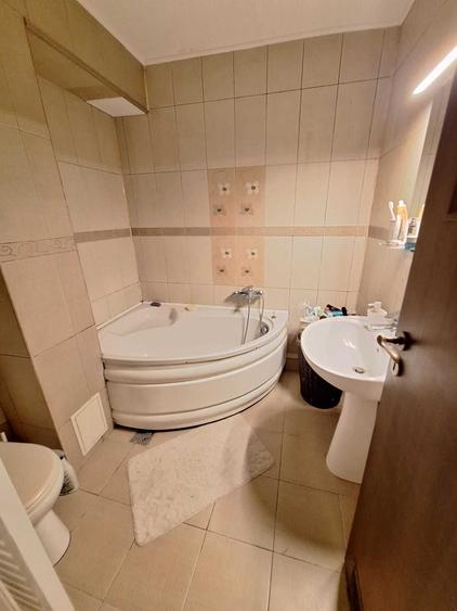 Apartament cu 3 camere decomandat în Faleză