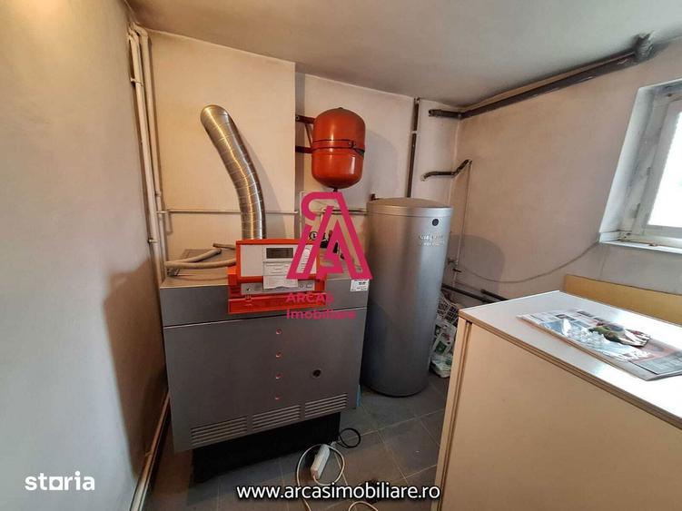 Casă cu 7 camere cu Canalizare în Sub Arini