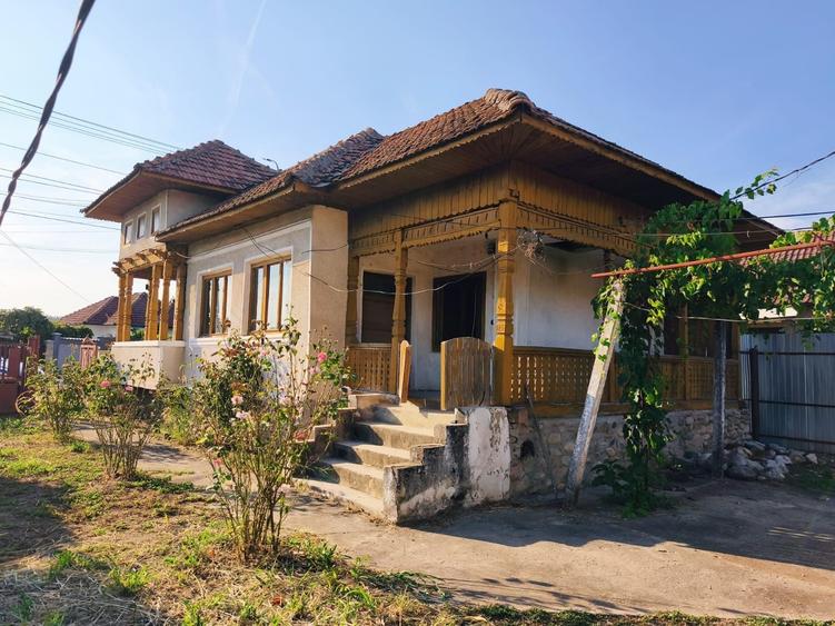 Casă cu 4 camere în Cornești
