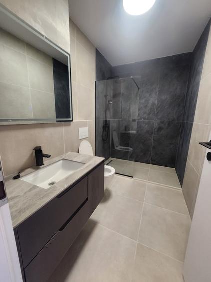 Apartament cu 2 camere semidecomandat, mobilat în Florești