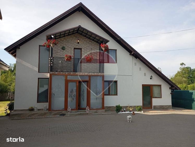 Casă cu 4 camere cu Teren 1183 Mp în Central