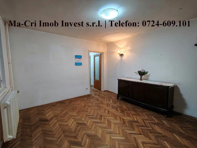 Apartament cu 3 camere semidecomandat în Obor