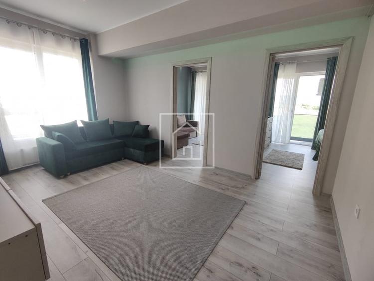Apartament cu 3 camere semidecomandat, mobilat în Periferie