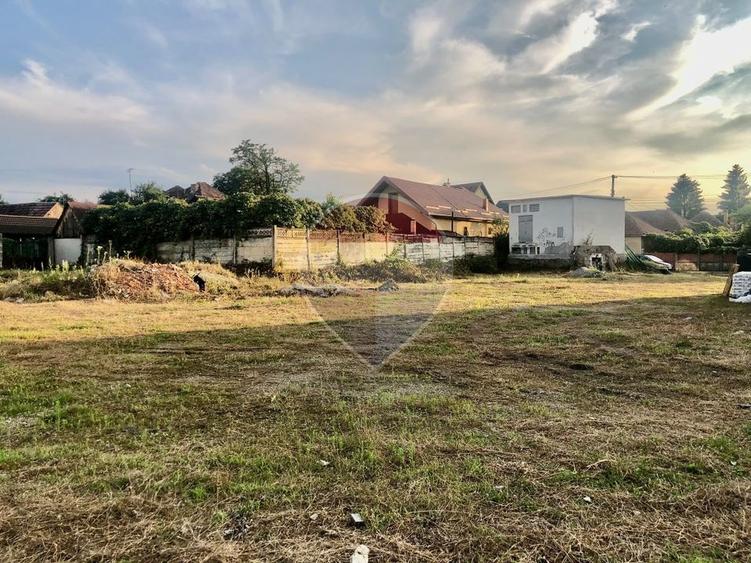 Teren Construcții intravilan de 1300 mp, în Central