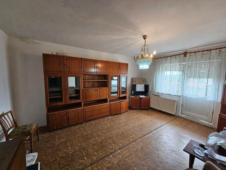 Apartament cu 3 camere decomandat în Terezian