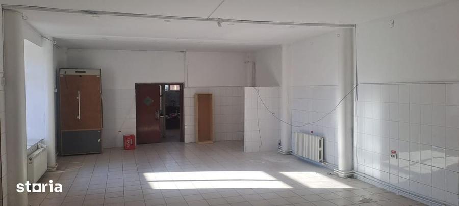 Spațiu comercial, de 120 mp, în CET