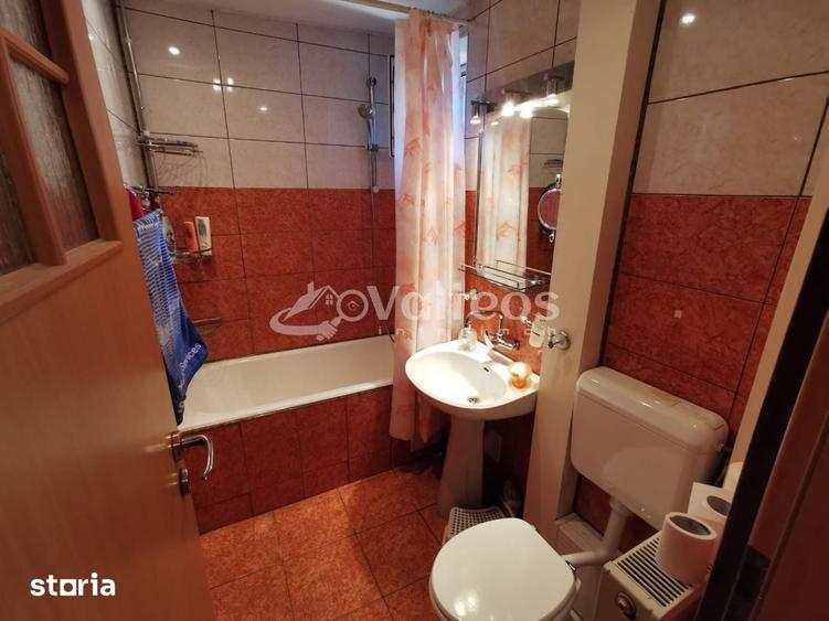 Apartament cu 4 camere decomandat în Central